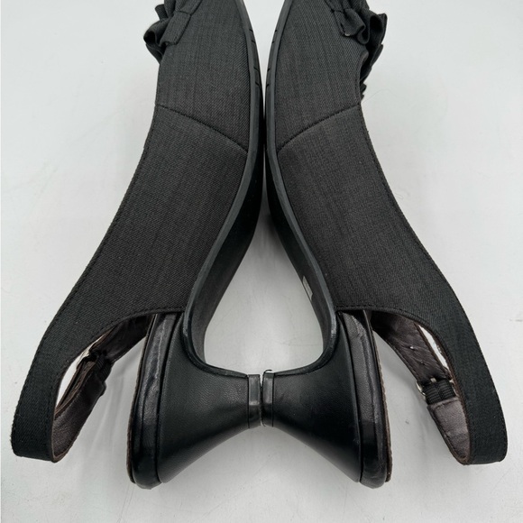 YOU by Crocs open toe sling back low heel w/ ruffled Sz *8.5 - 9 good condition - Picture 5 of 9